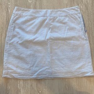 Vineyard Vines Seersucker skirt sz 10 white blue